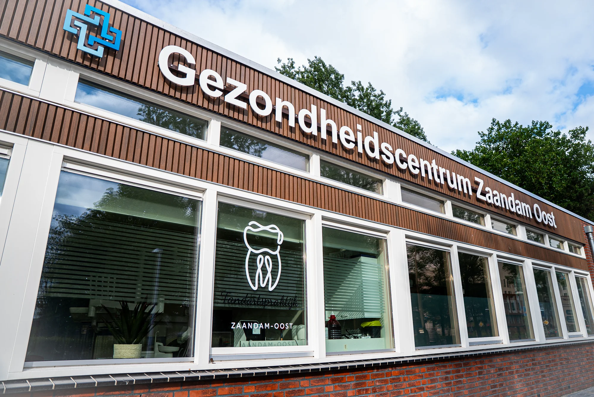 Gezondheidscentrum Zaandam-Oost aan de Heijermansstraat, waar de tandartspraktijk zit